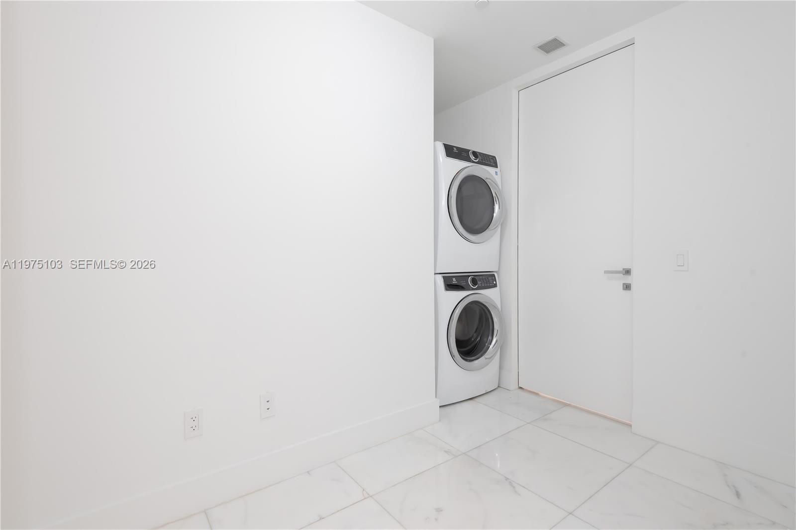18975 Collins Ave 801 Property Photo 37
