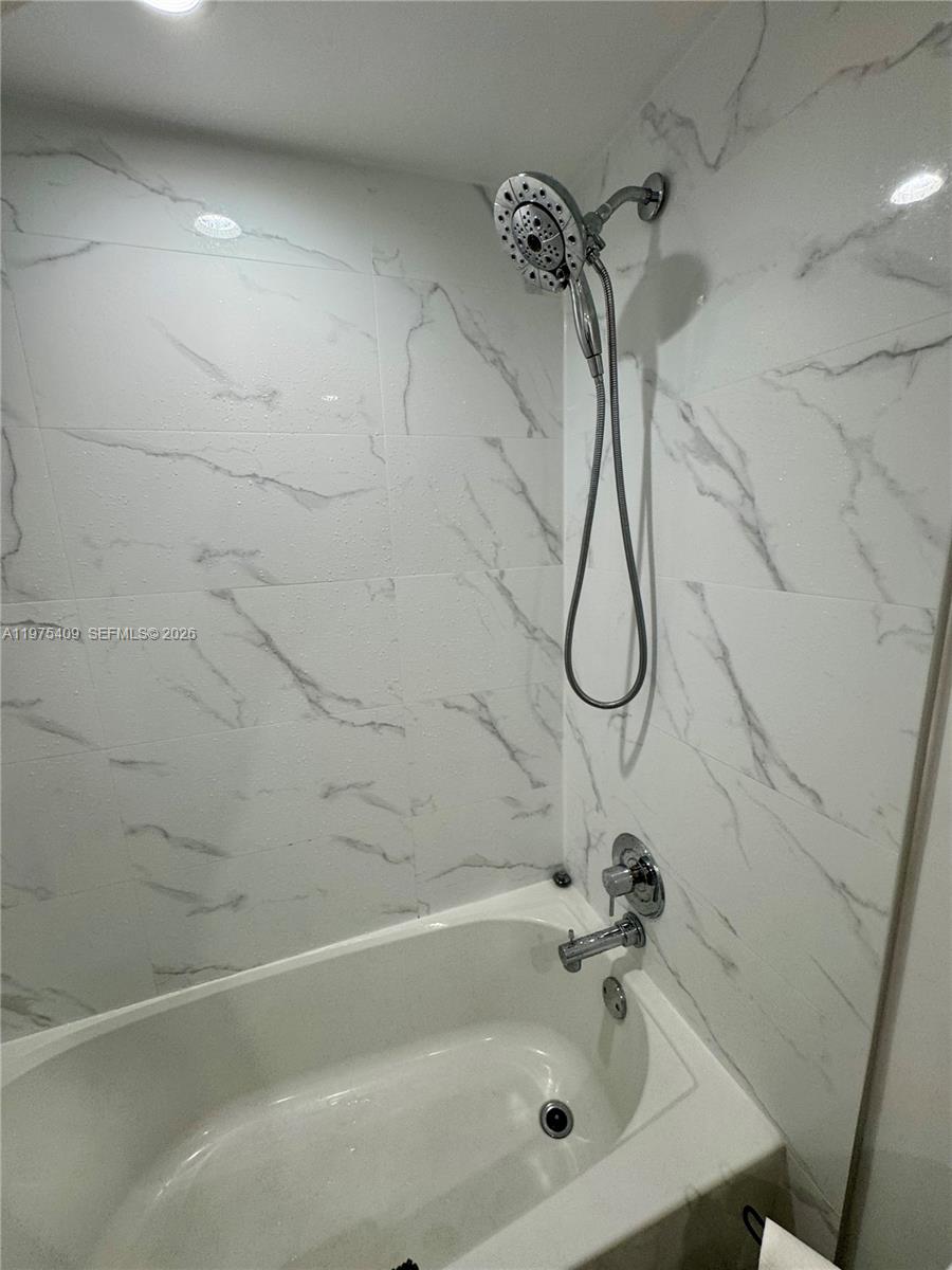 881 Ocean Dr Th7 Property Photo 44