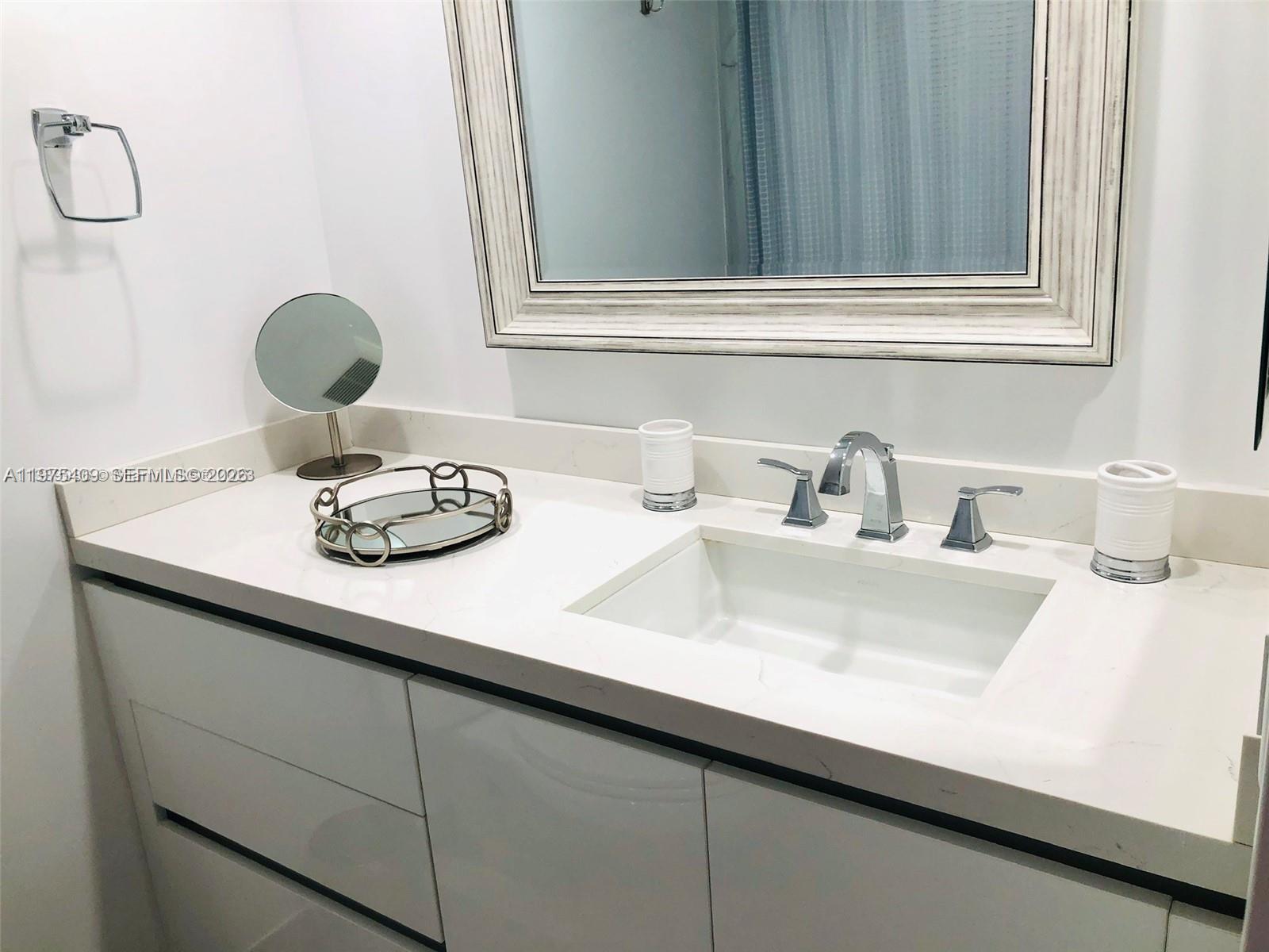 881 Ocean Dr Th7 Property Photo 45