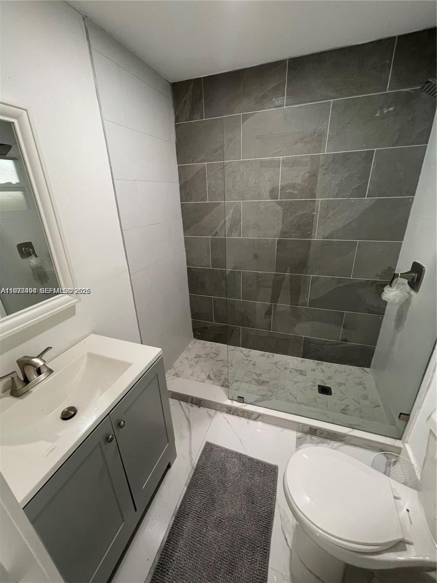 4910 Sw 28th Ter 3 Property Photo 6