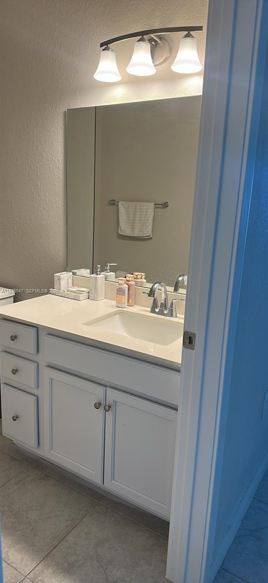 1070 Nw 6th Ter Property Photo 6