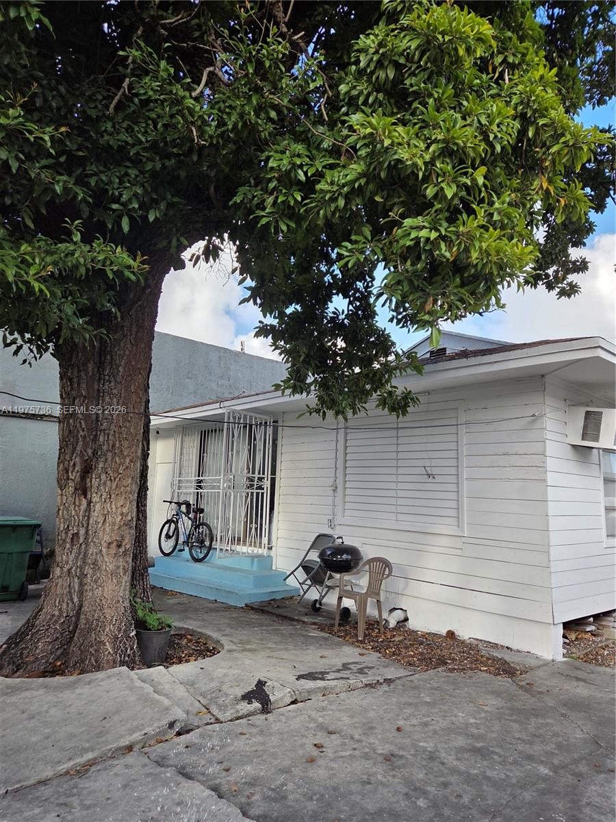 2722 Nw 23rd Ave Property Photo 4