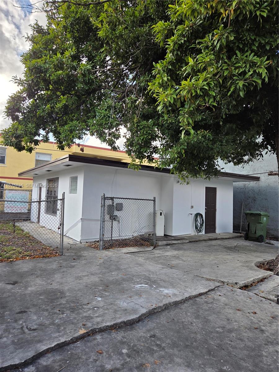 2722 Nw 23rd Ave Property Photo 5