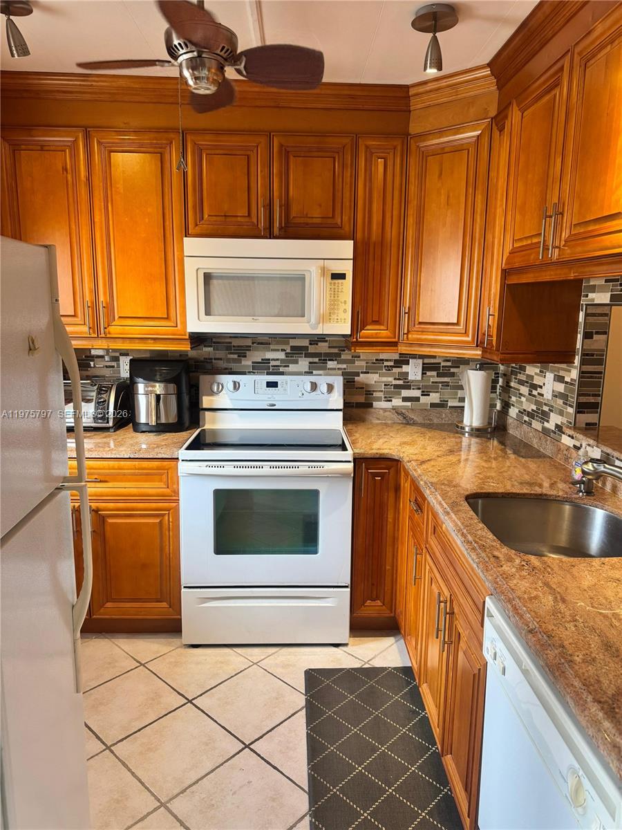 5121 W Oakland Park Blvd 204 Property Photo 5