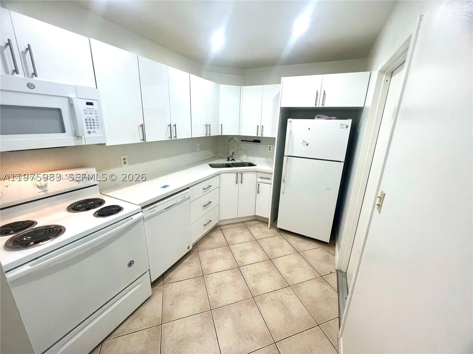 3115 Oakland Shores Dr E208 Property Photo 2
