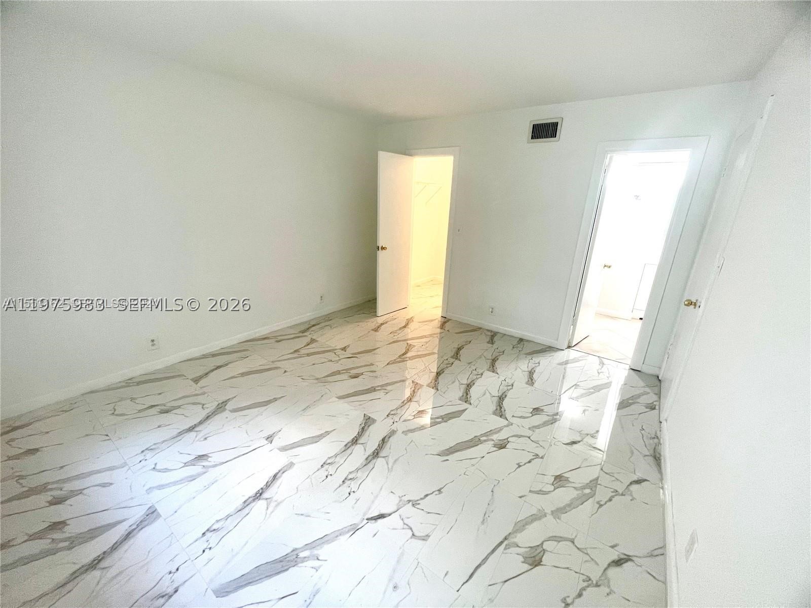 3115 Oakland Shores Dr E208 Property Photo 7