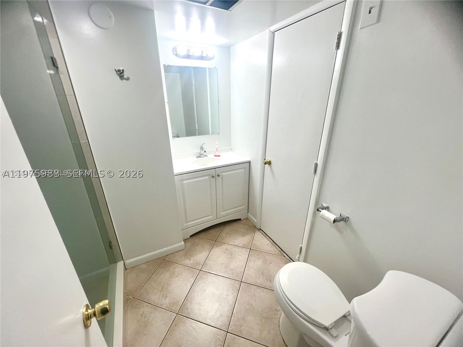 3115 Oakland Shores Dr E208 Property Photo 8