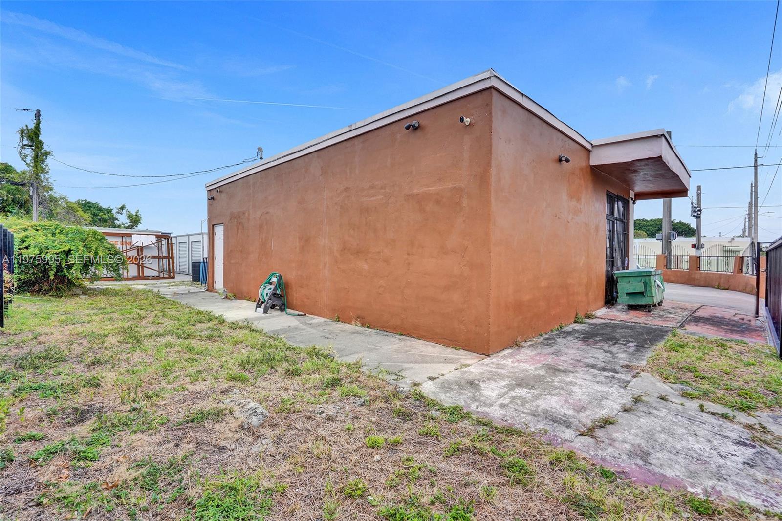 5595 Nw 17th Ave Property Photo 5