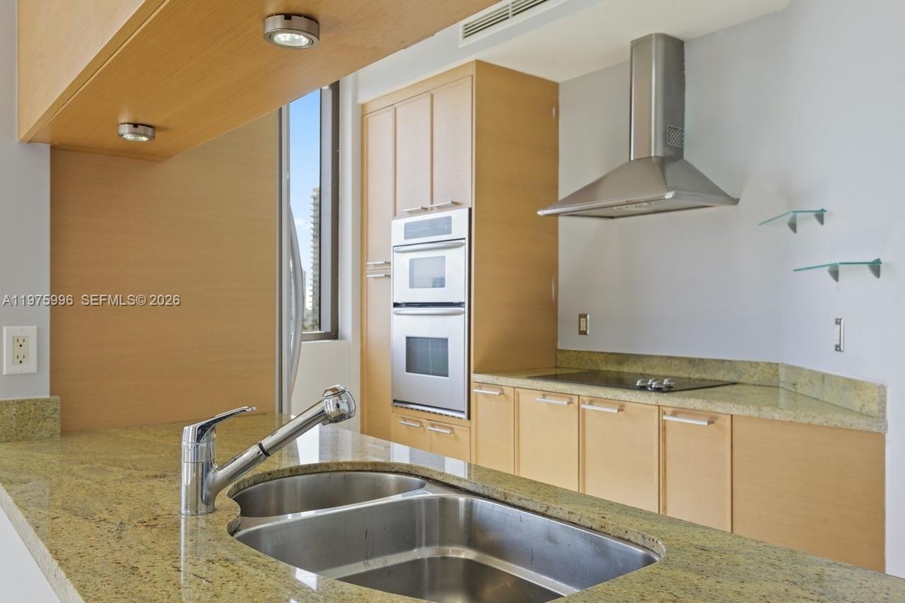 16275 Collins Ave 904 Property Photo 3