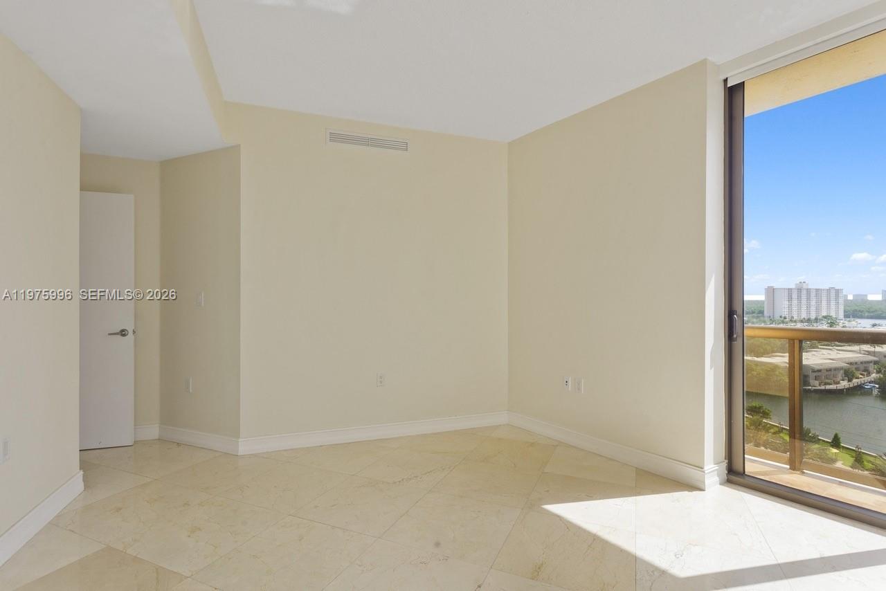 16275 Collins Ave 904 Property Photo 5