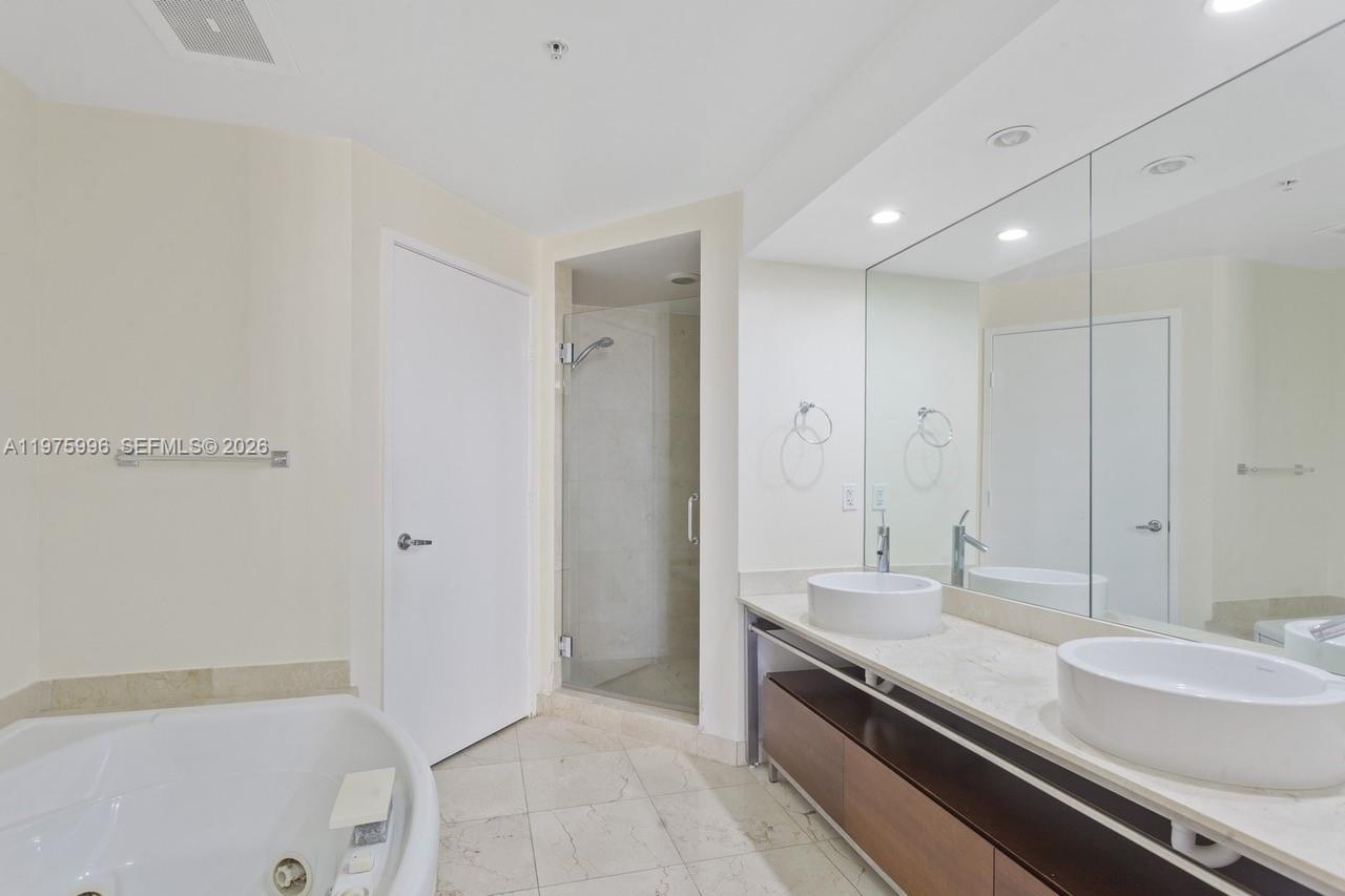 16275 Collins Ave 904 Property Photo 7