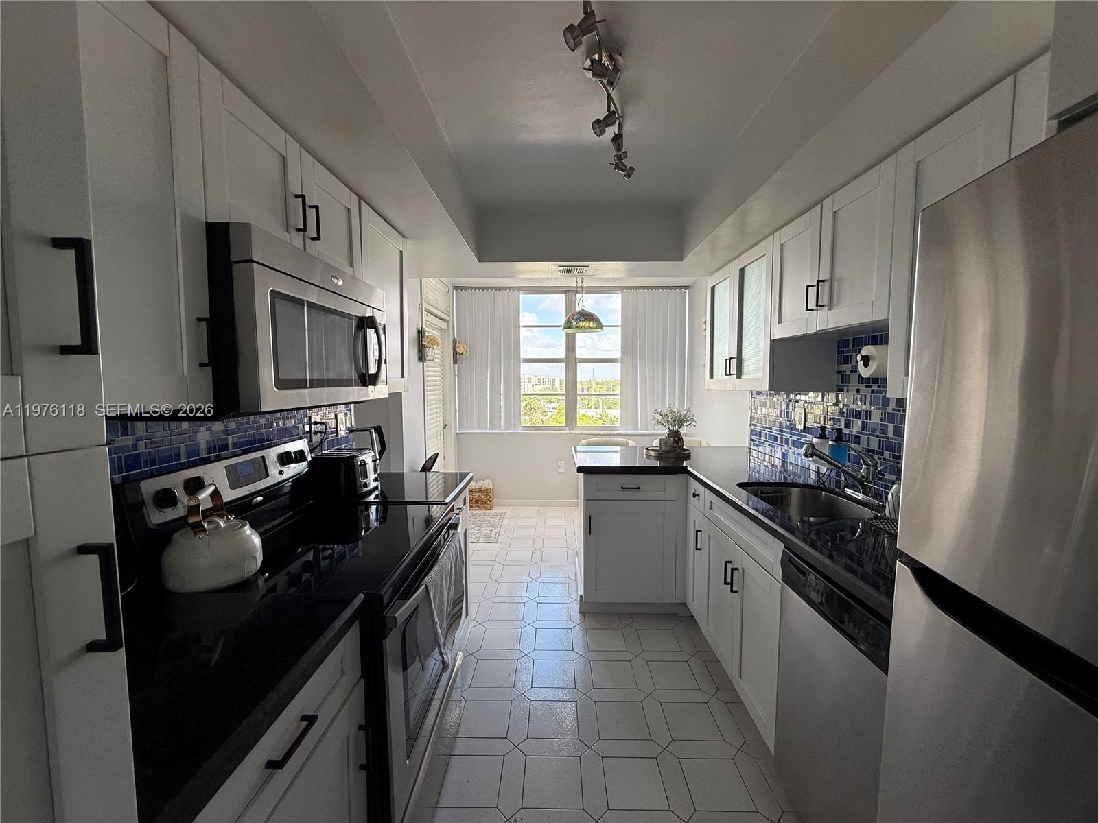 18011 Biscayne Blvd 805 Property Photo 14