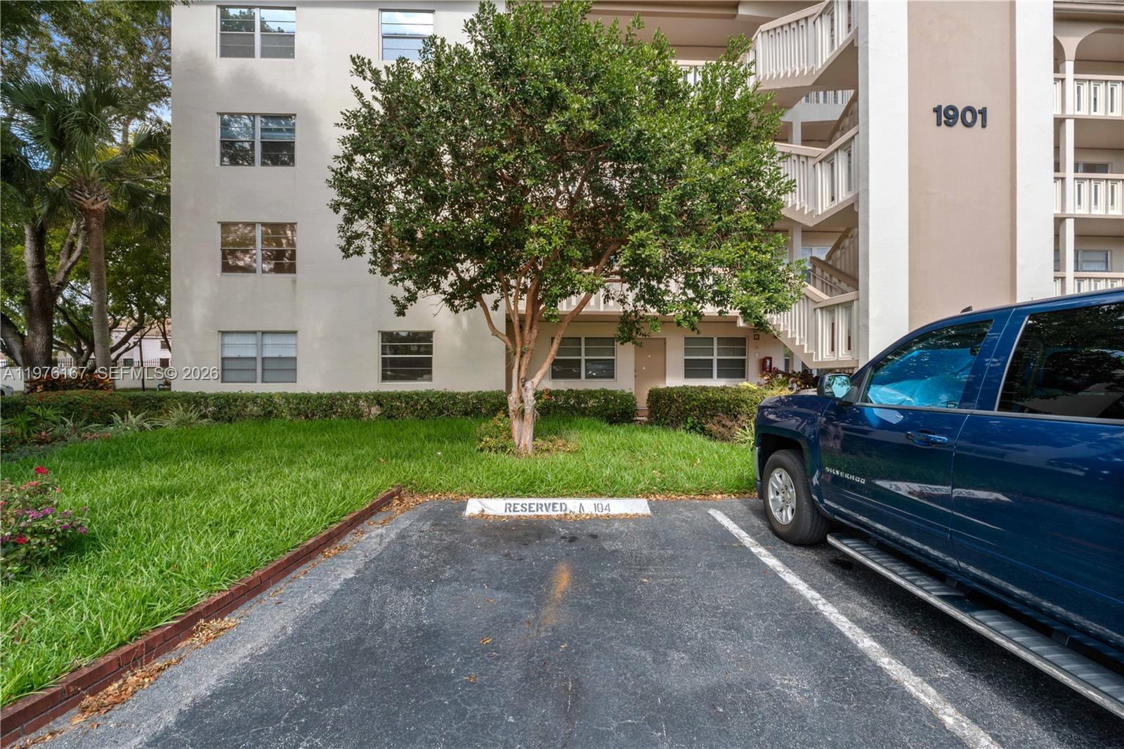 1901 Bermuda Cir A1 Property Photo 3