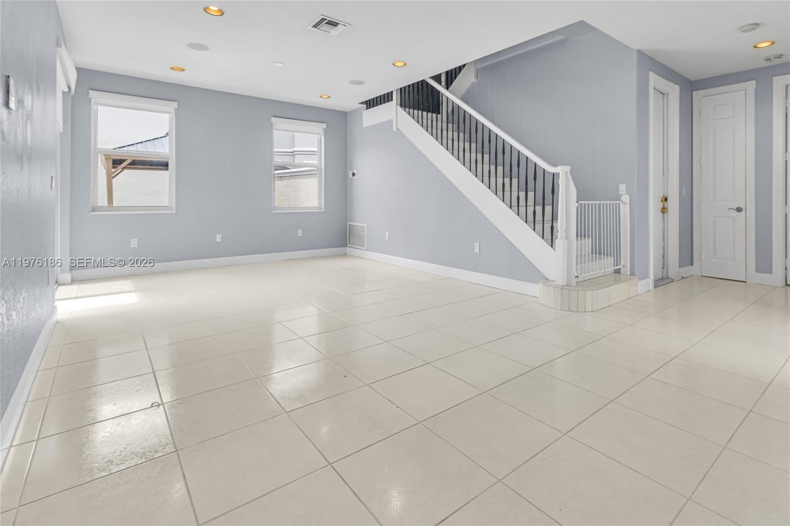 1547 Mariner Way (available Now) Property Photo 10