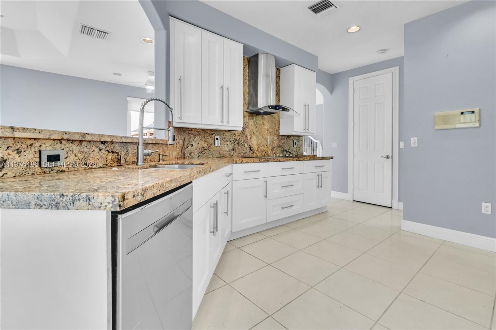 1547 Mariner Way (available Now) Property Photo 16
