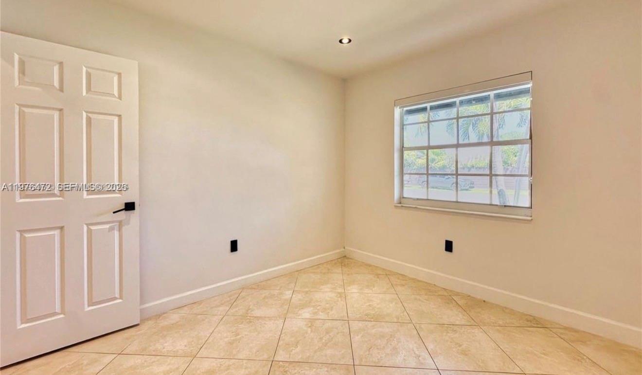 21020 NE 18th Ct Property Photo 1
