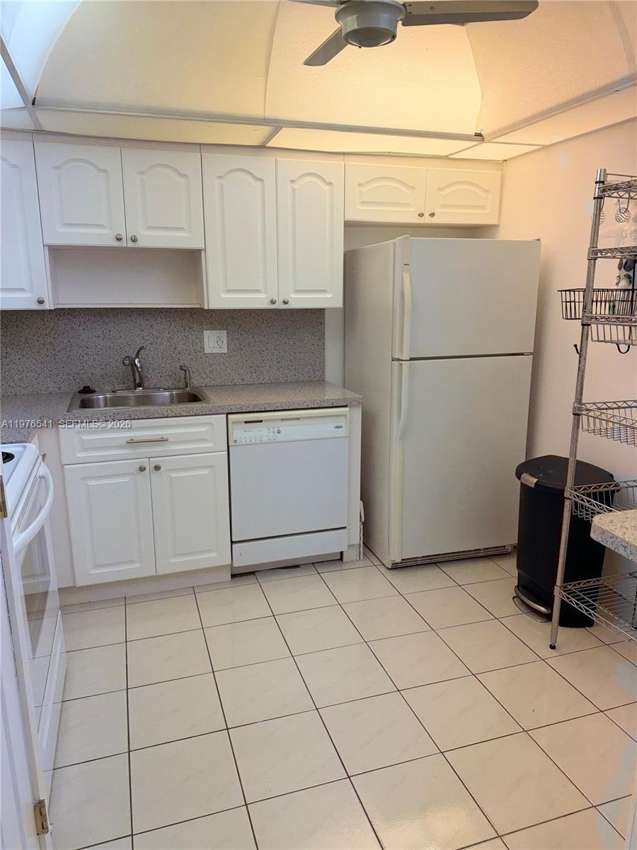 4166 Inverrary Dr 410 Property Photo 14