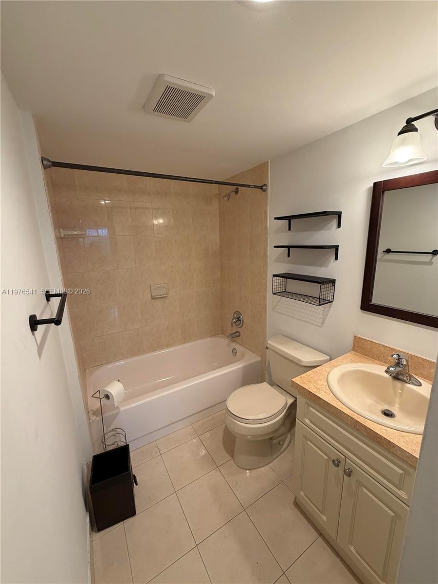 4166 Inverrary Dr 410 Property Photo 22