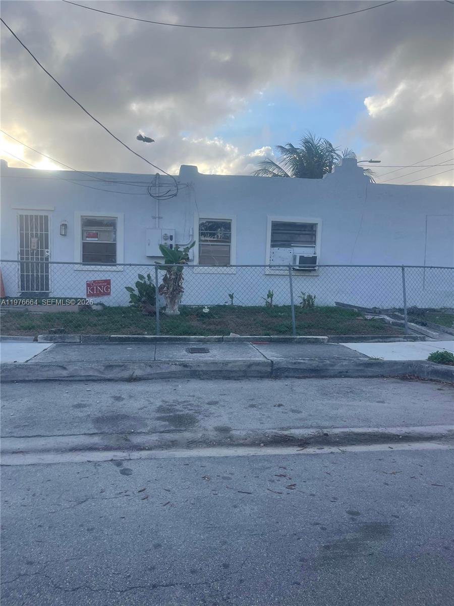 664 NW 77th St