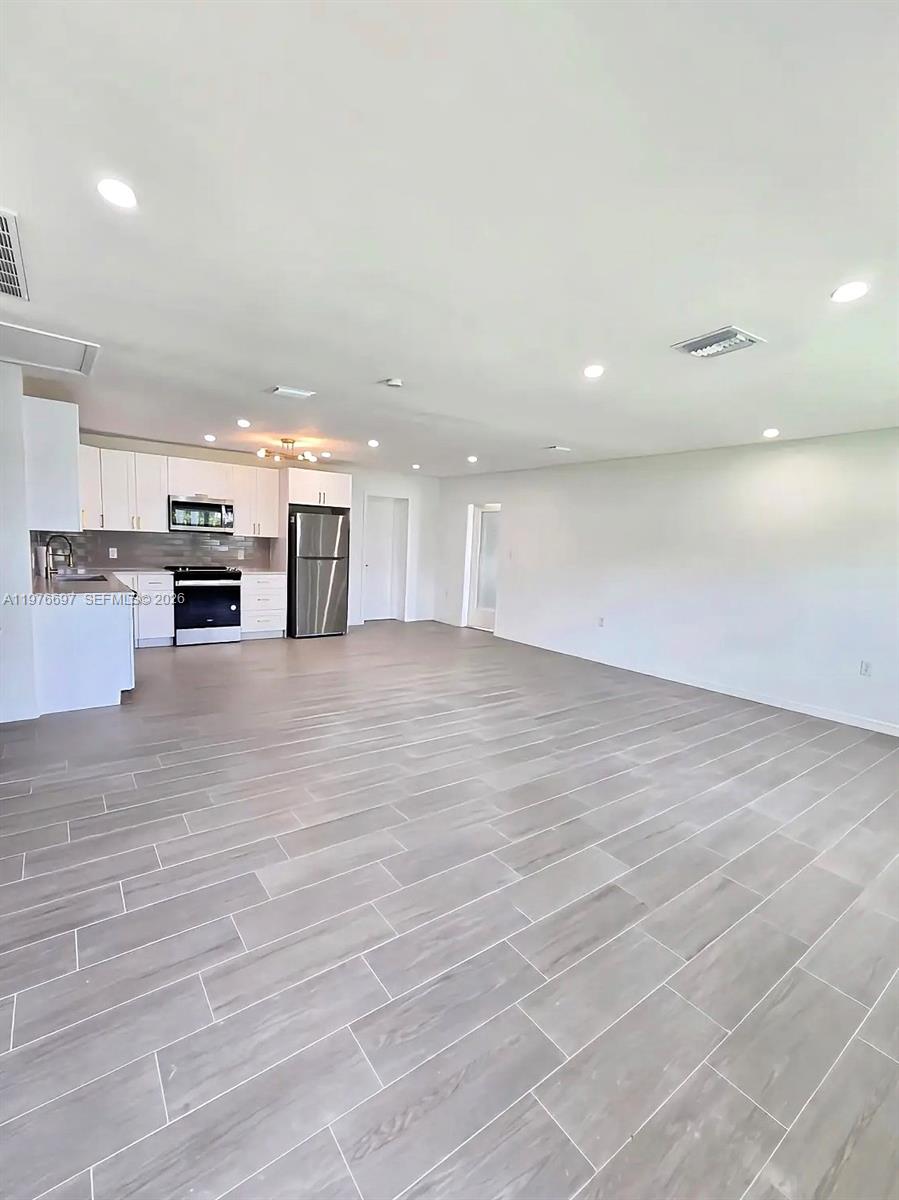 4438 E Riverside Drive Property Photo 1