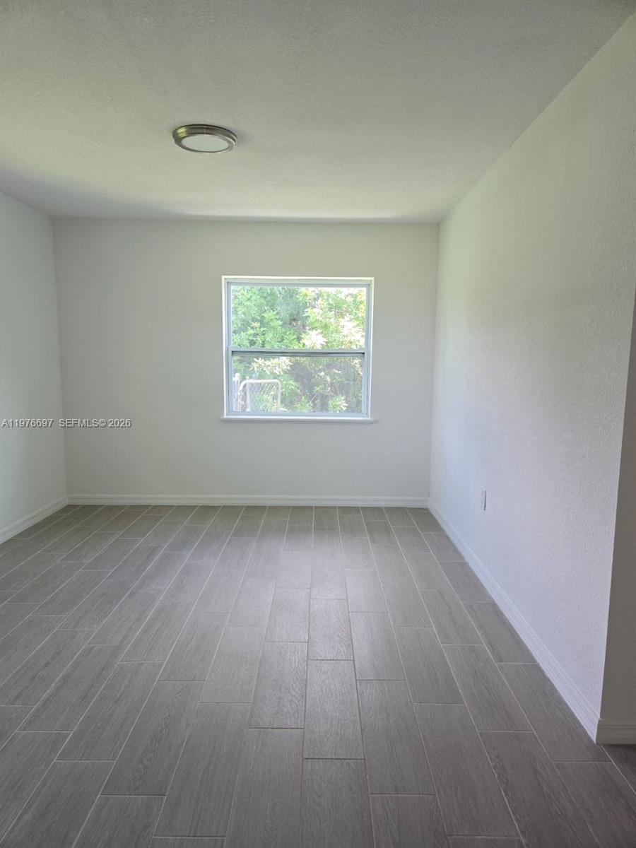 4438 E Riverside Drive Property Photo 6
