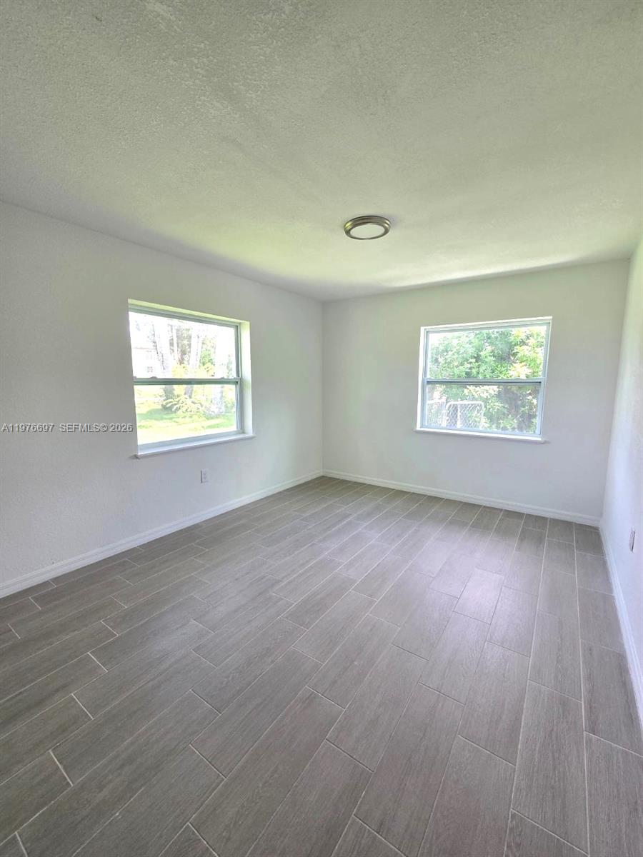 4438 E Riverside Drive Property Photo 9