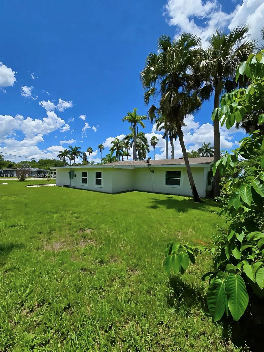 4438 E Riverside Drive Property Photo 11