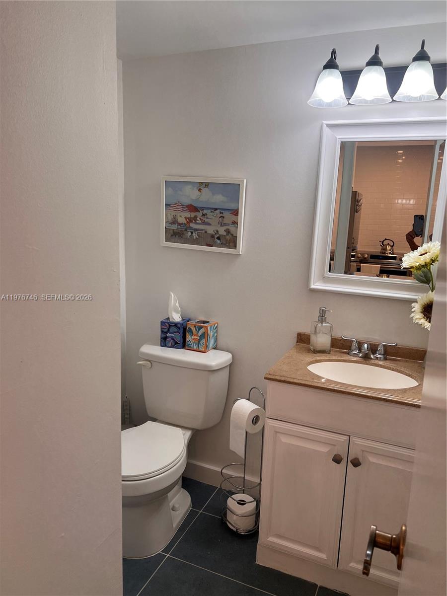 400 N Riverside Dr 410 Property Photo 17
