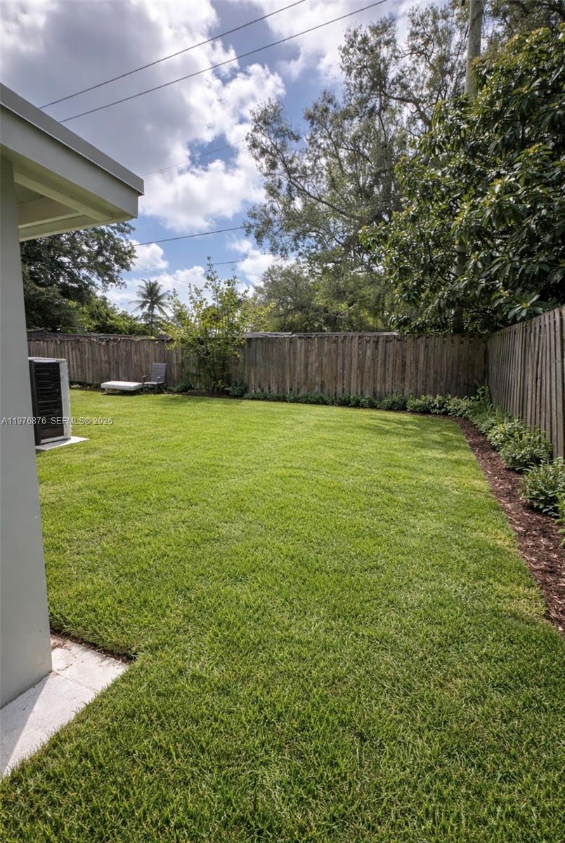 5710 Douglas St Property Photo 18