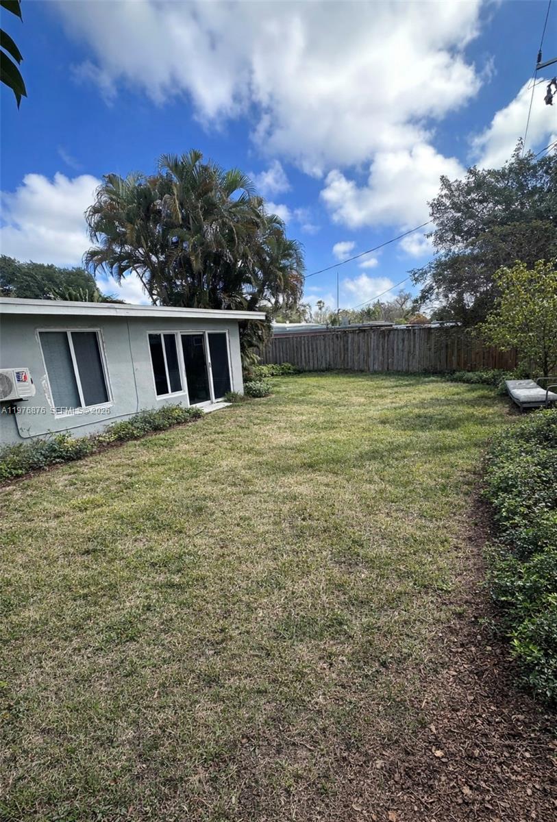 5710 Douglas St Property Photo 21