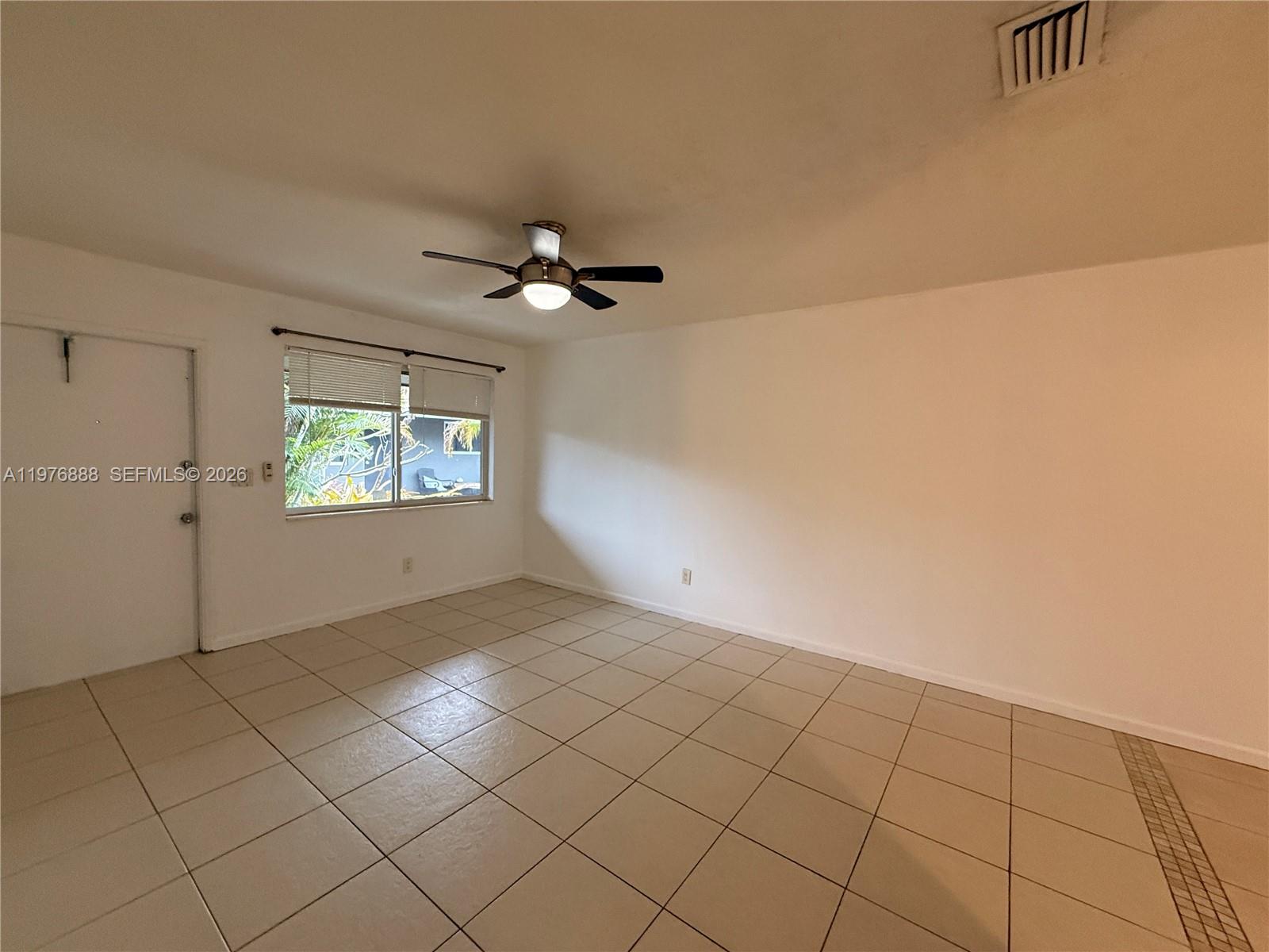 1104 N 17th Ct 105 Property Photo 5