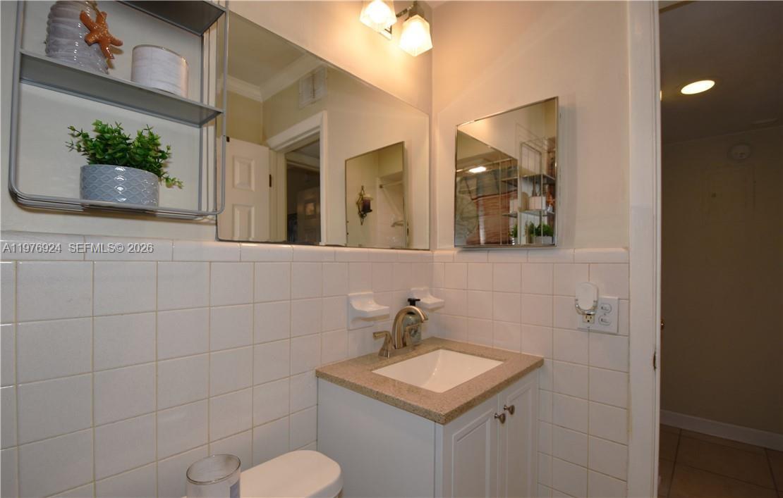 3050 Ne 5th Ter 8 Property Photo 10