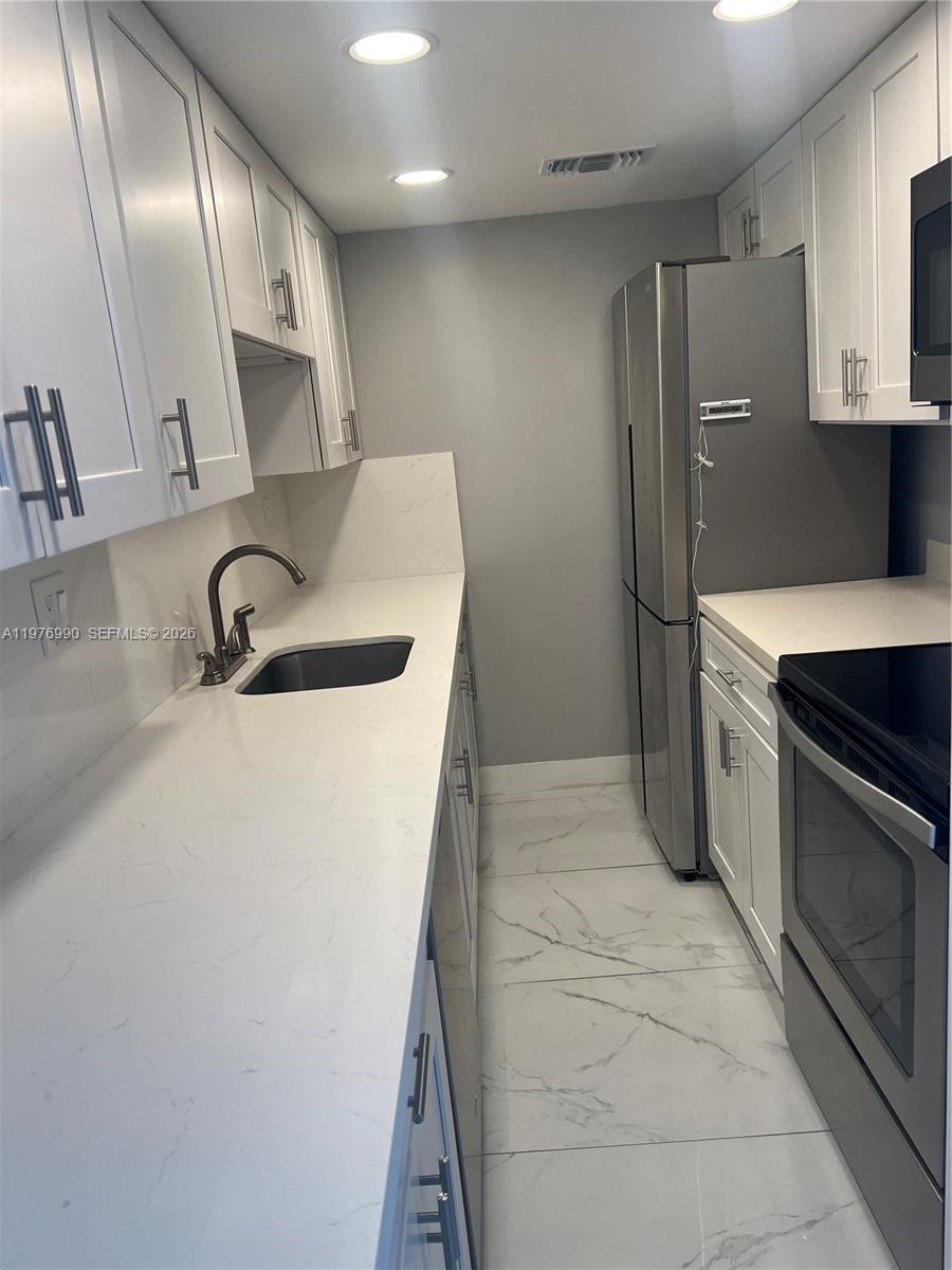 3304 Virginia St 7b Property Photo 5