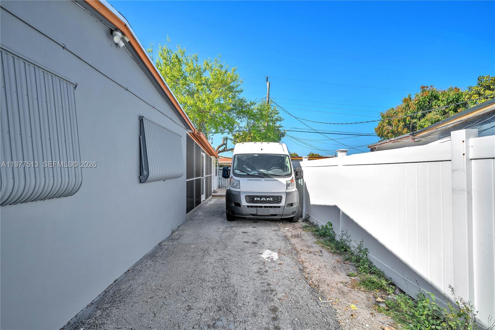 7151 Taft St Property Photo 27