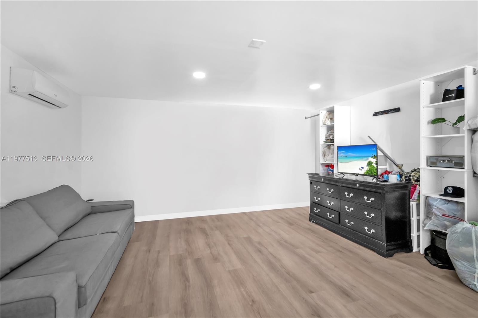 7151 Taft St Property Photo 32