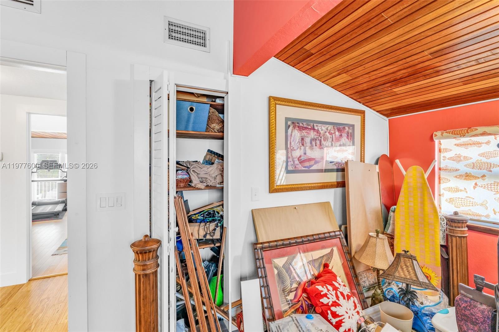894 Ellen Dr Property Photo 16