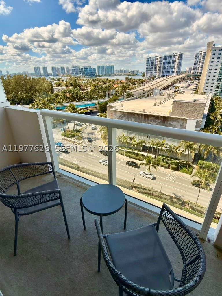 19201 Collins Ave 933 Property Photo 1
