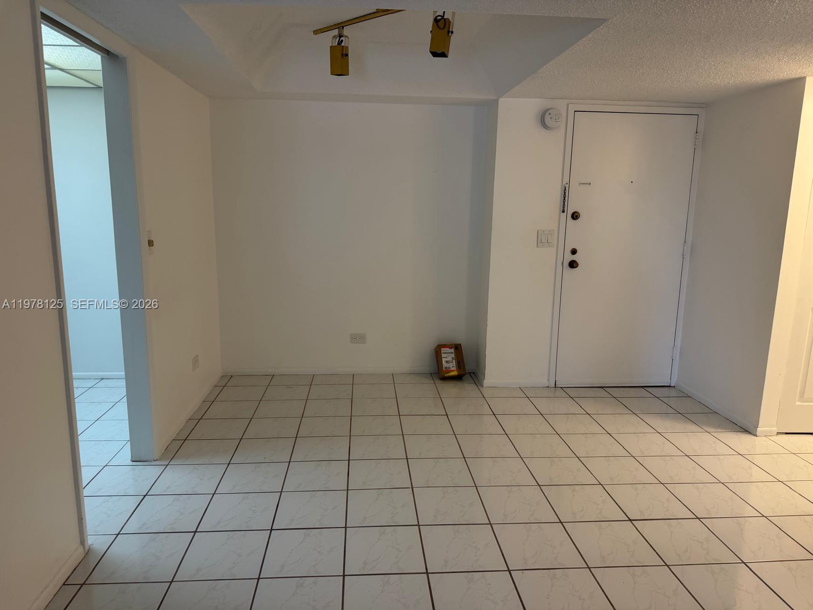 3720 Inverrary Dr 2k Property Photo 5