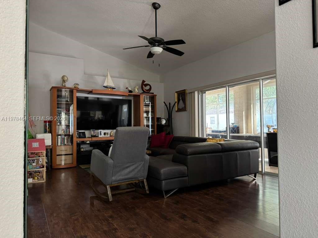 8711 N Deltona Boulevard Property Photo 8