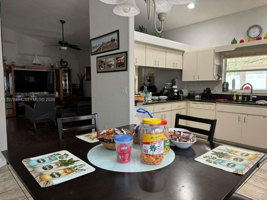 8711 N Deltona Boulevard Property Photo 11
