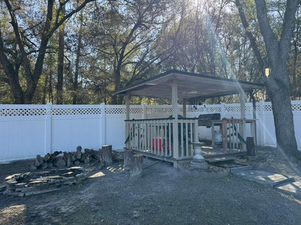 8711 N Deltona Boulevard Property Photo 34