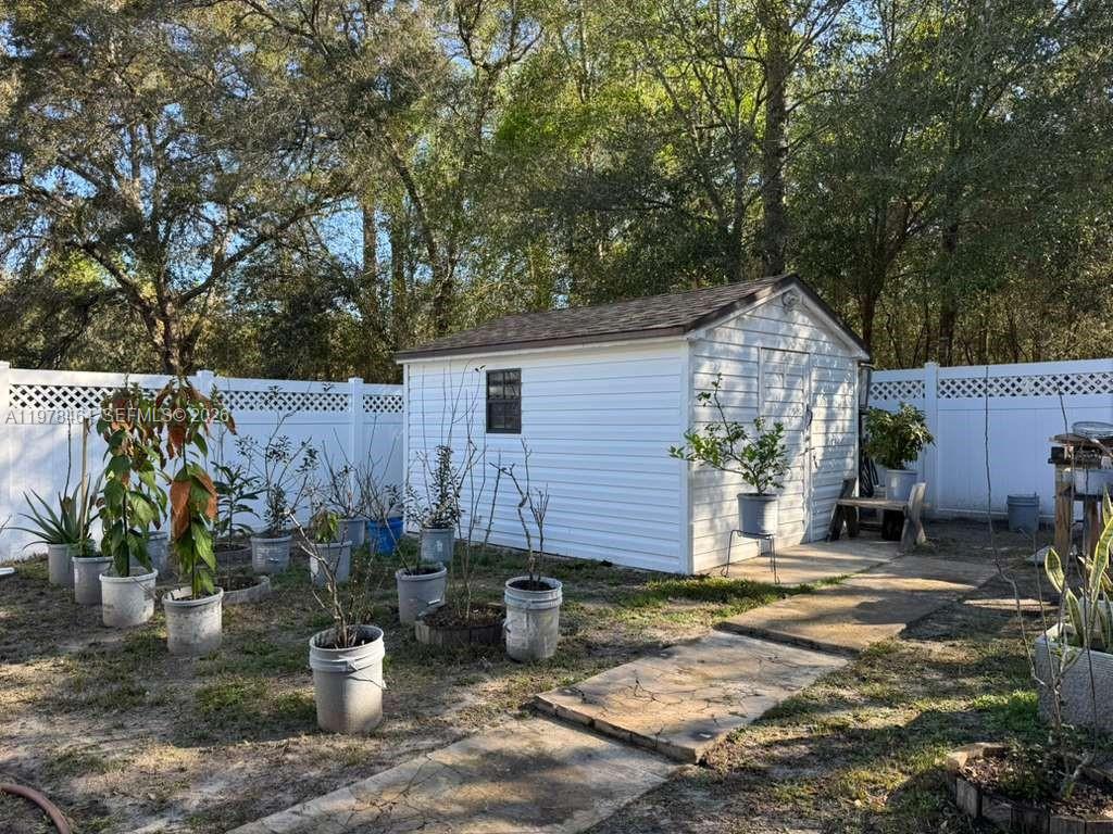 8711 N Deltona Boulevard Property Photo 35