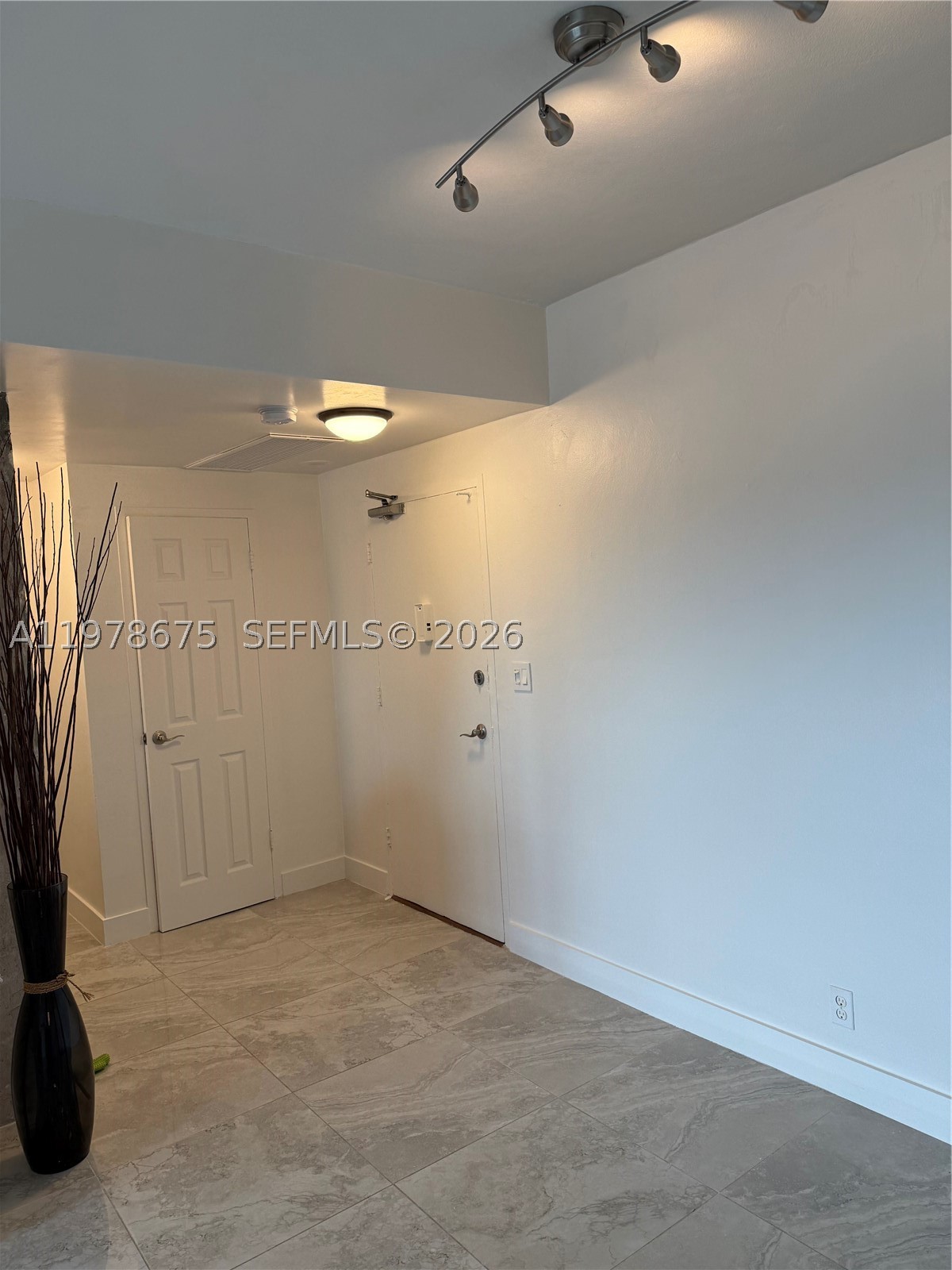 880 Ne 69th St 5q Property Photo 11