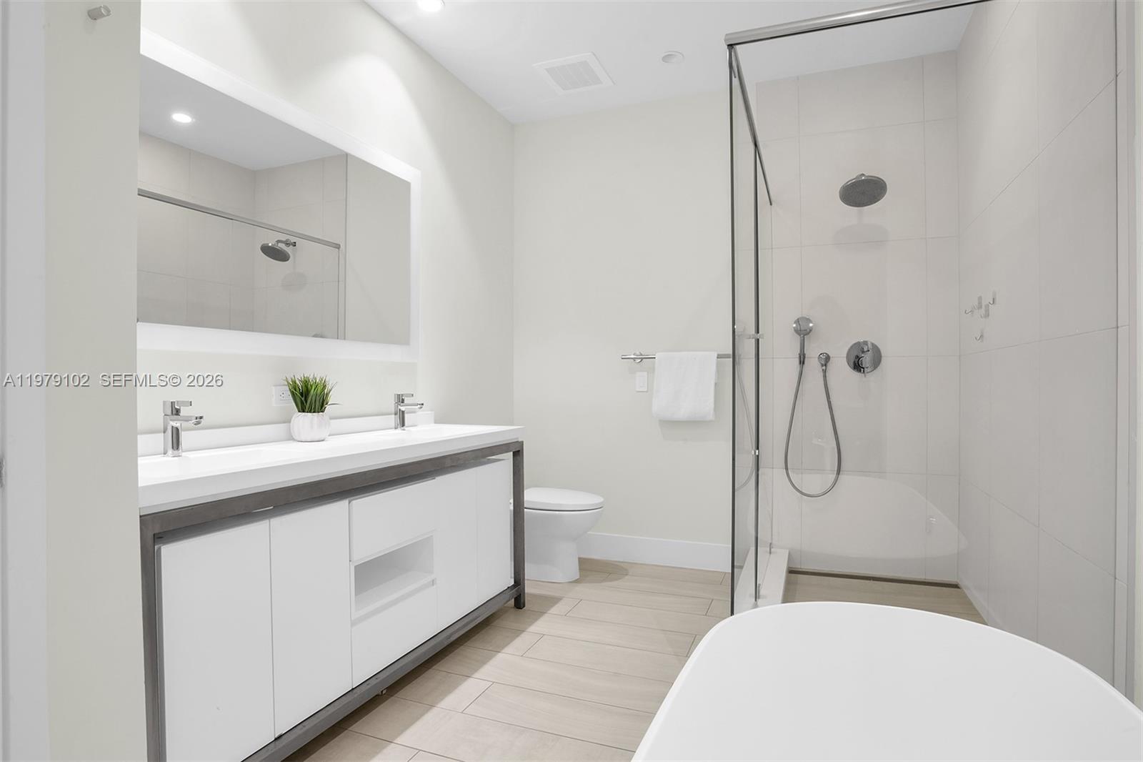 2000 Metropica Way Ph02 Property Photo 50