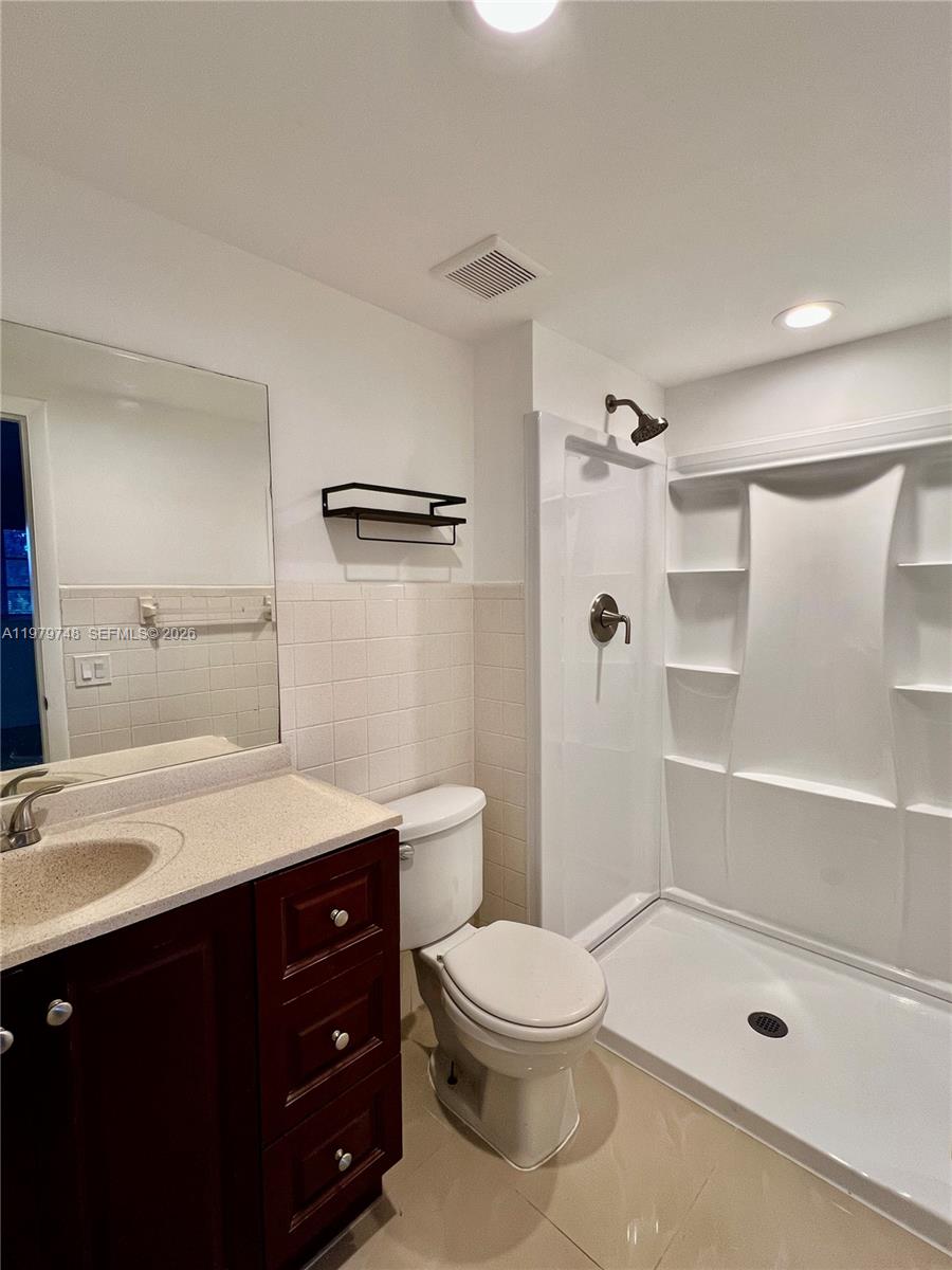 A11979748 Property Photo 7