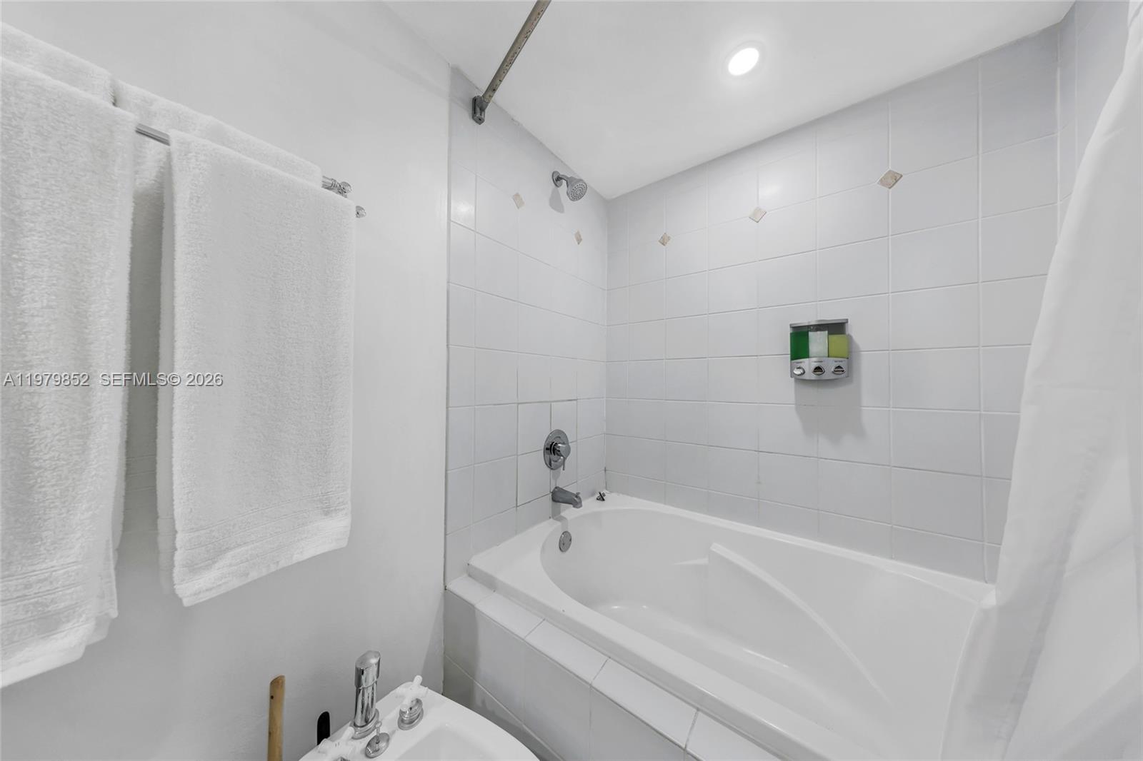 2951 S Bayshore Dr 215 Property Photo 14