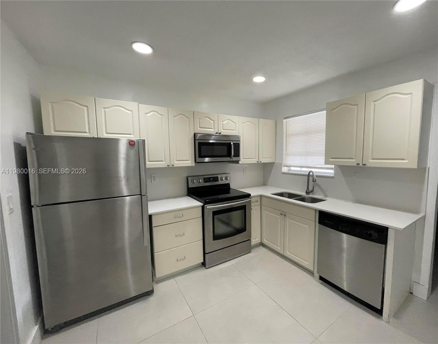 930 Benevento Ave 930 Property Photo 4