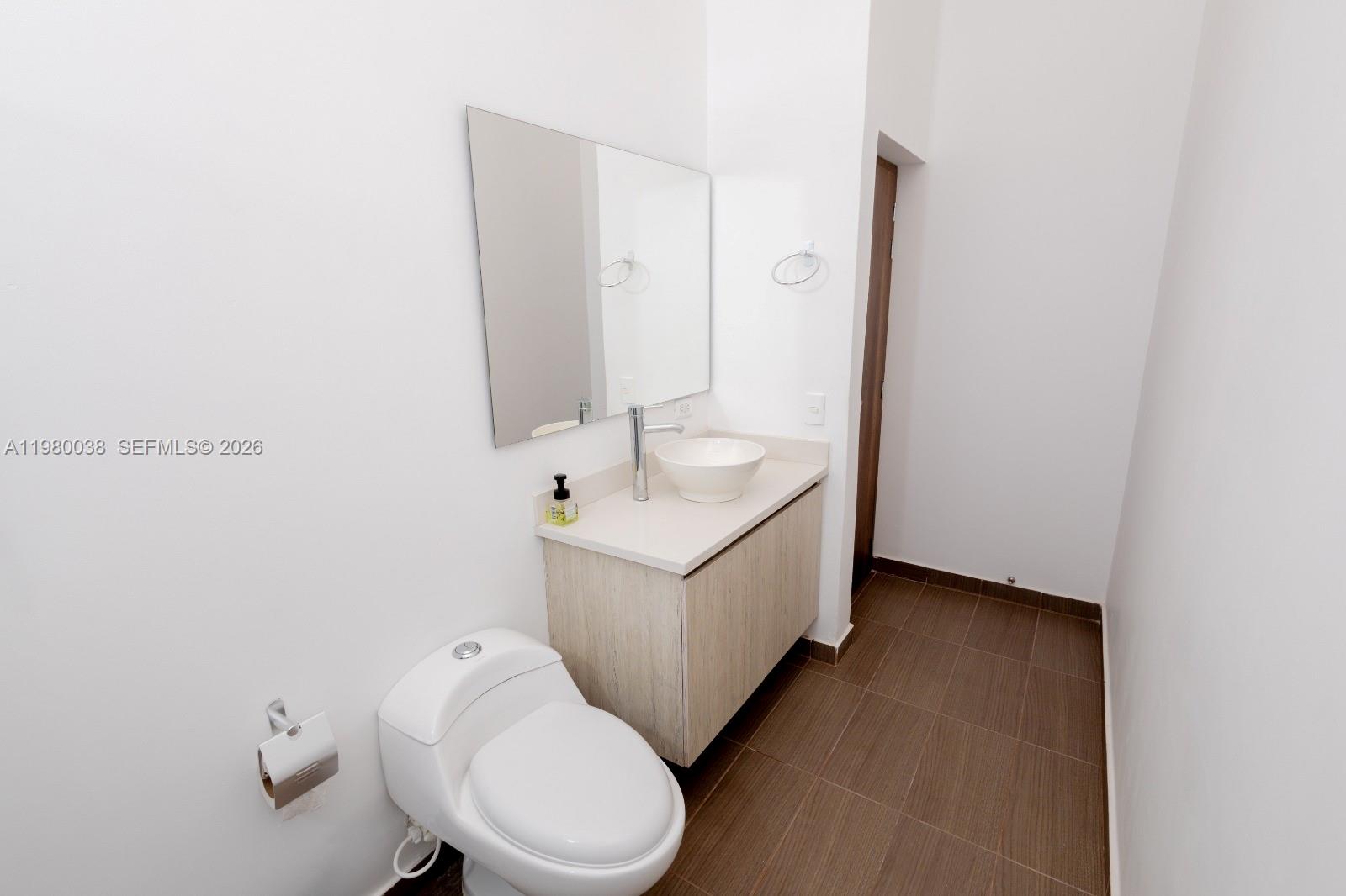 A11980038 Property Photo 13