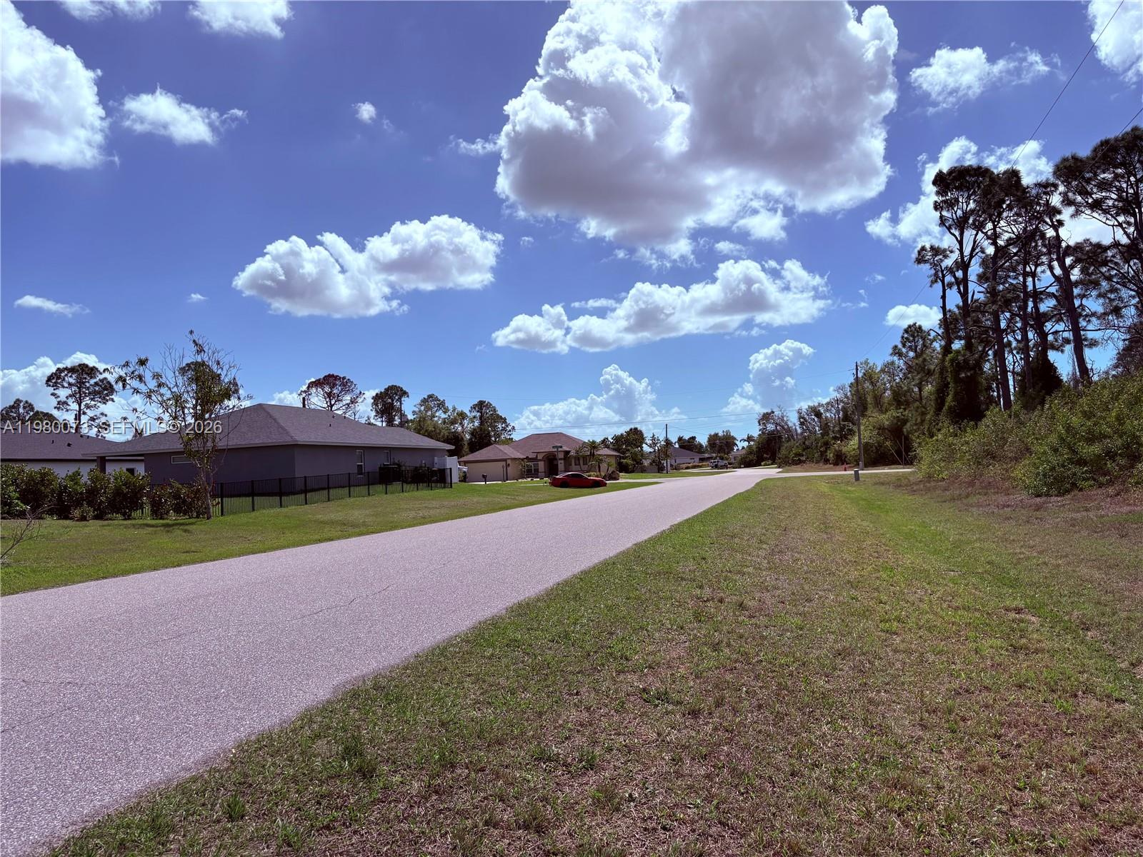 196 LINDA LEE DR. Property Photo 1