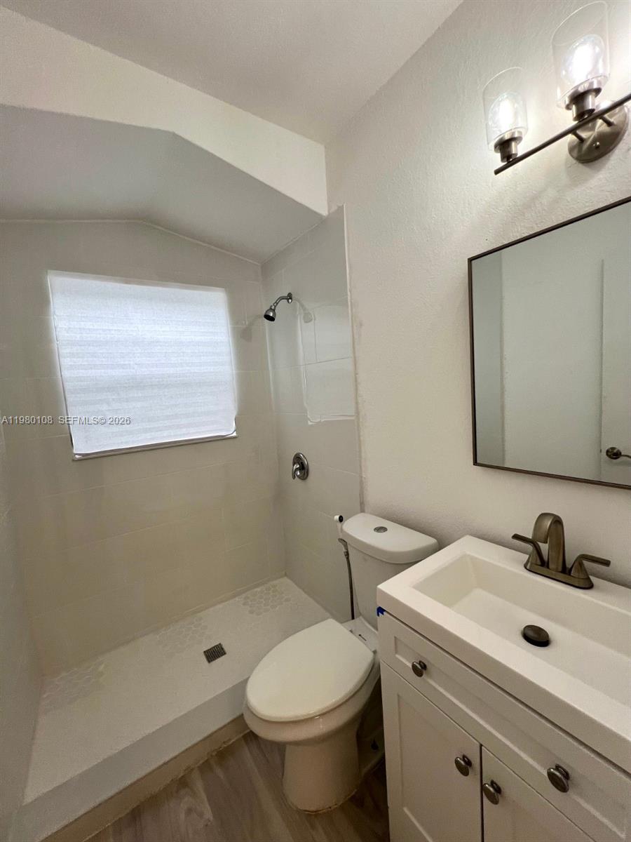 1900 Calais Dr 1904 Property Photo 7